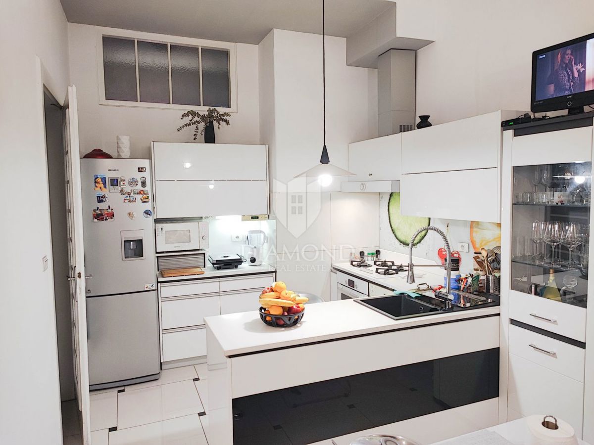 Zagreb, Center! Moderno trisobno stanovanje!