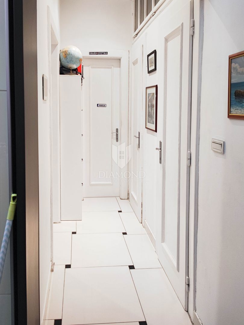 Zagreb, Center! Moderno trisobno stanovanje!