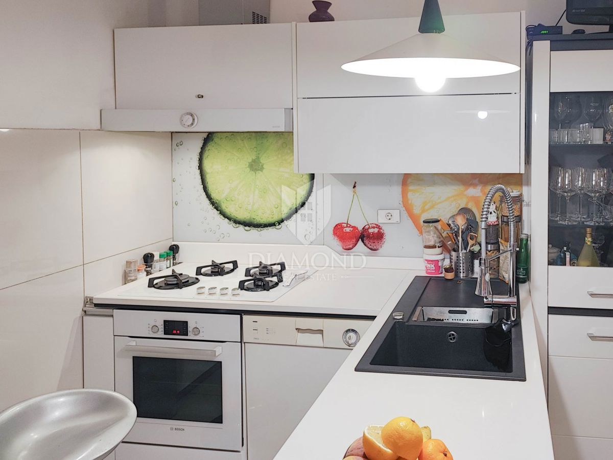 Zagreb, Center! Moderno trisobno stanovanje!