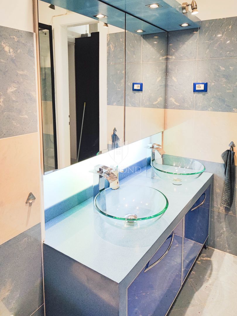 Zagreb, Center! Moderno trisobno stanovanje!