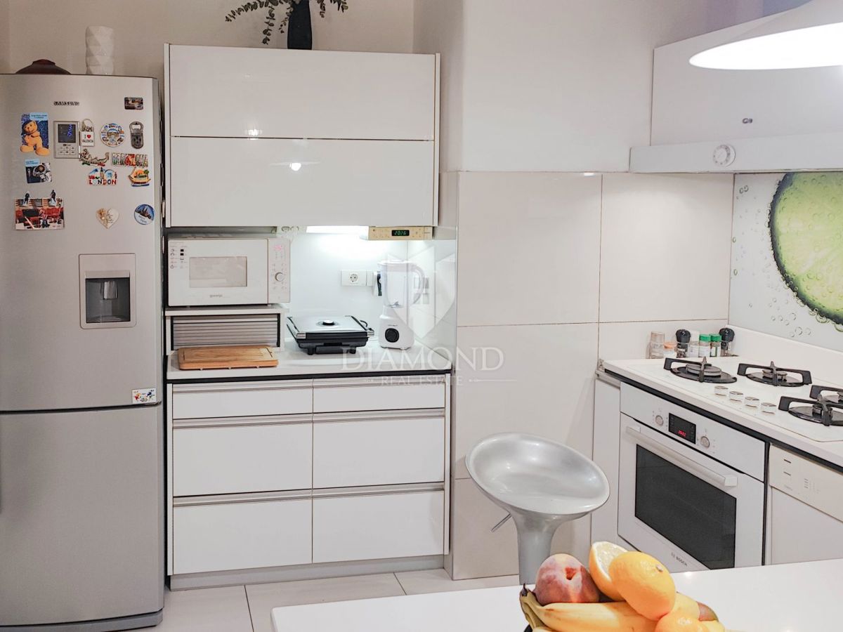 Zagreb, Center! Moderno trisobno stanovanje!