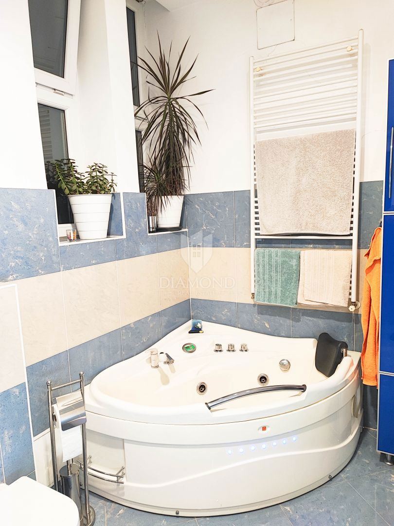 Zagreb, Center! Moderno trisobno stanovanje!