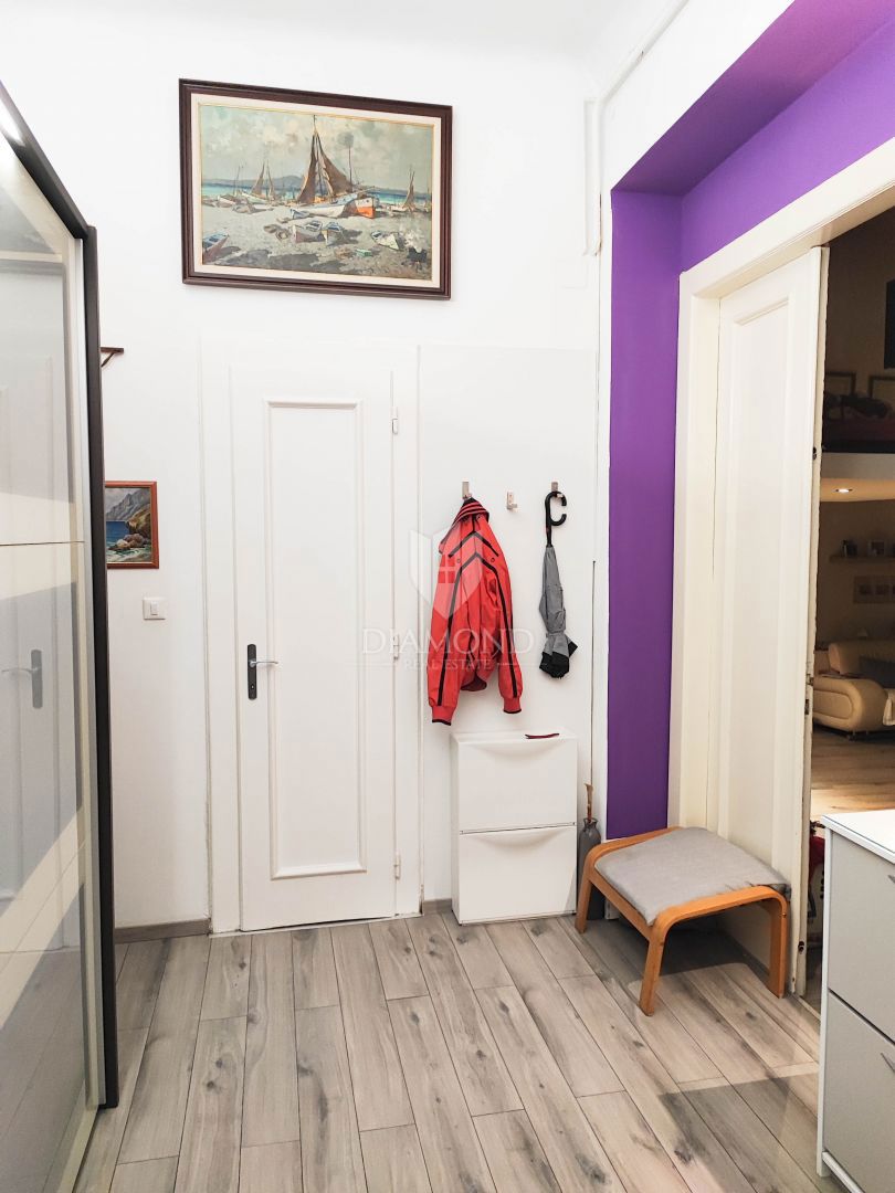 Zagreb, Center! Moderno trisobno stanovanje!