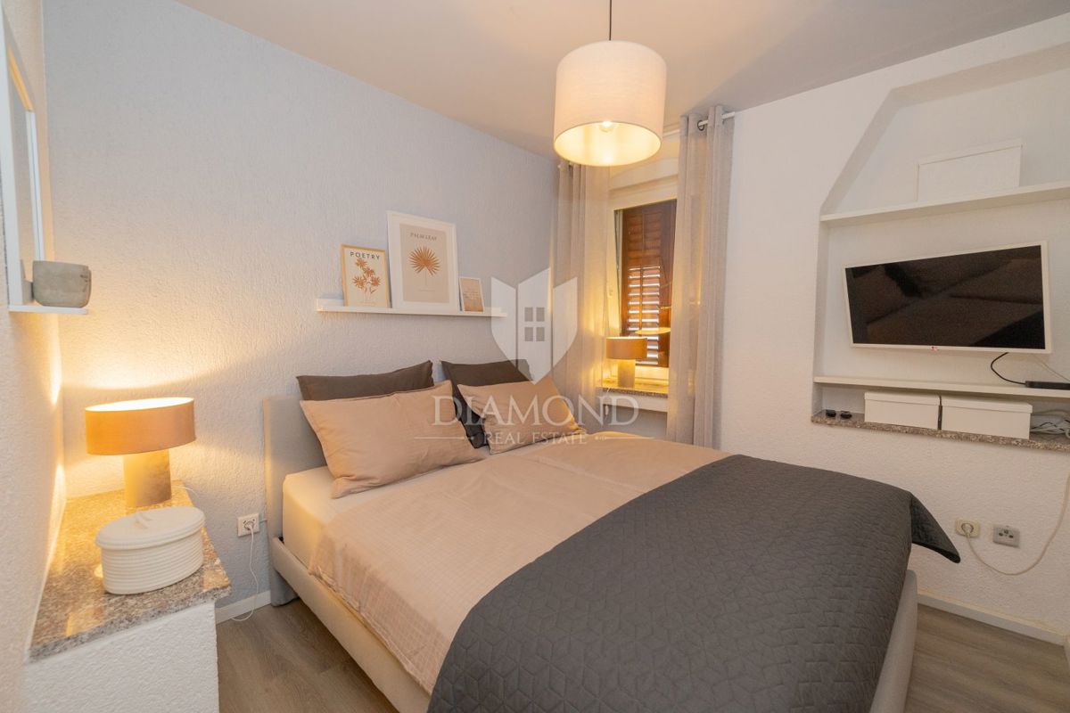 Dvoetažno stanovanje v središču mesta, tri spalnice, terasa, shramba