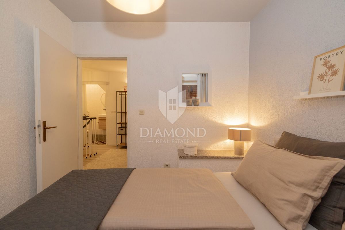 Dvoetažno stanovanje v središču mesta, tri spalnice, terasa, shramba