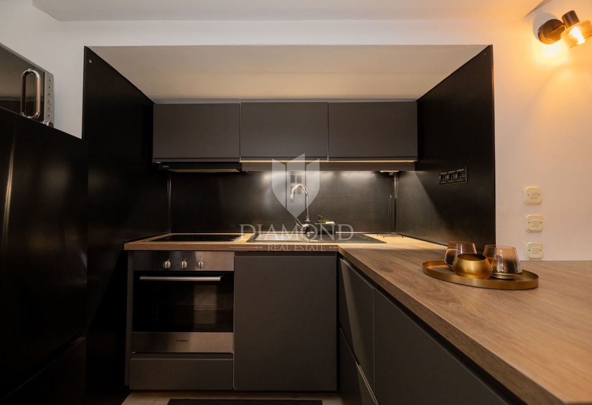 Dvoetažno stanovanje v središču mesta, tri spalnice, terasa, shramba