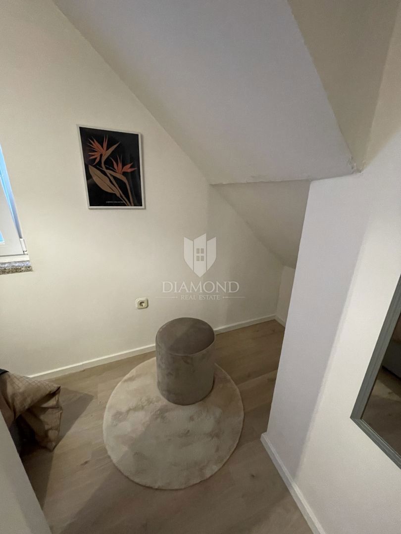 Dvoetažno stanovanje v središču mesta, tri spalnice, terasa, shramba