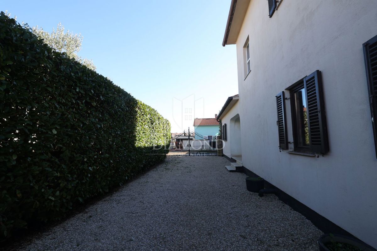 Samostojna hiša z bazenom v bližini Rovinja!