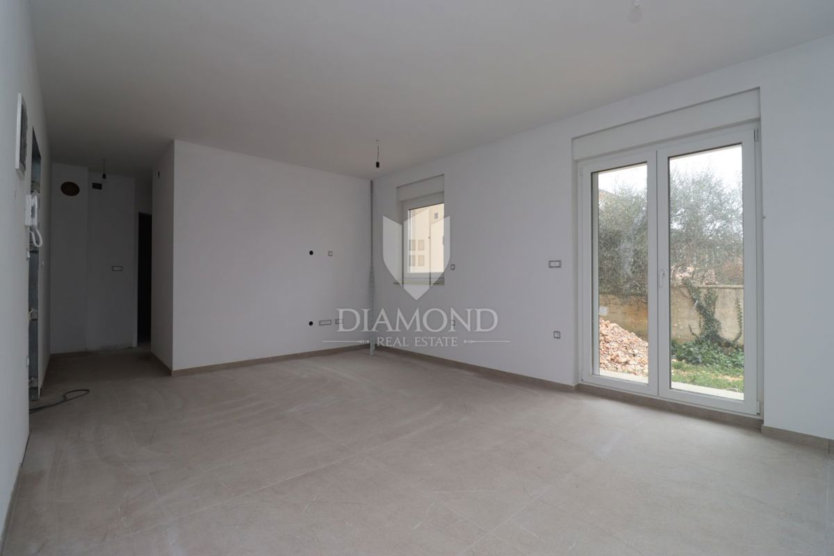 Pula, čudovito stanovanje v pritličju z vrtom