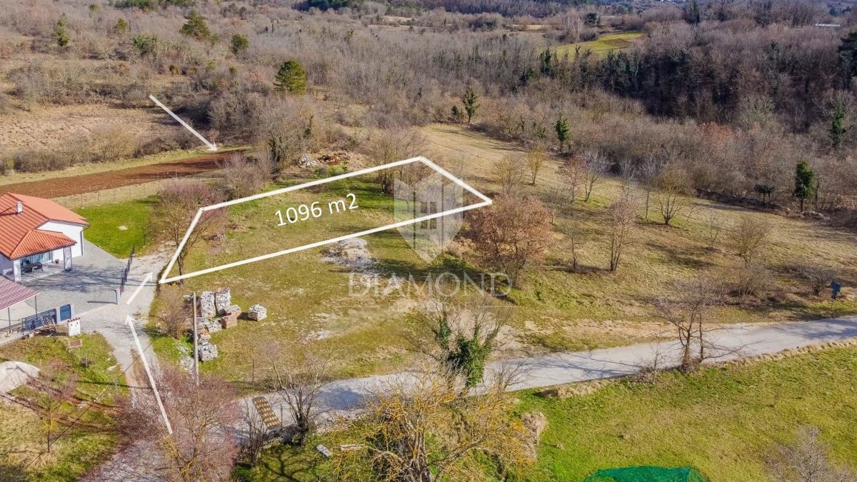 Buje, čudovito zemljišče velikosti 1096 m² na mirni lokaciji!