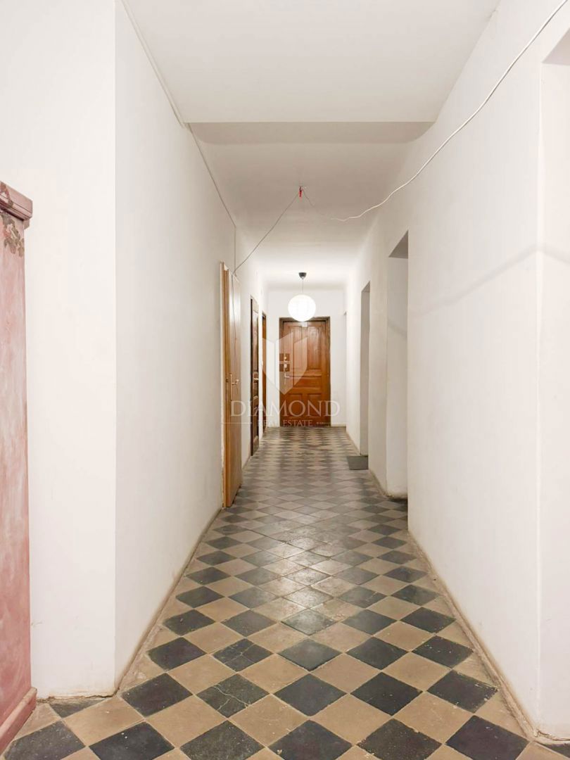 Zagreb, Center! Trisobno stanovanje za investicijo!