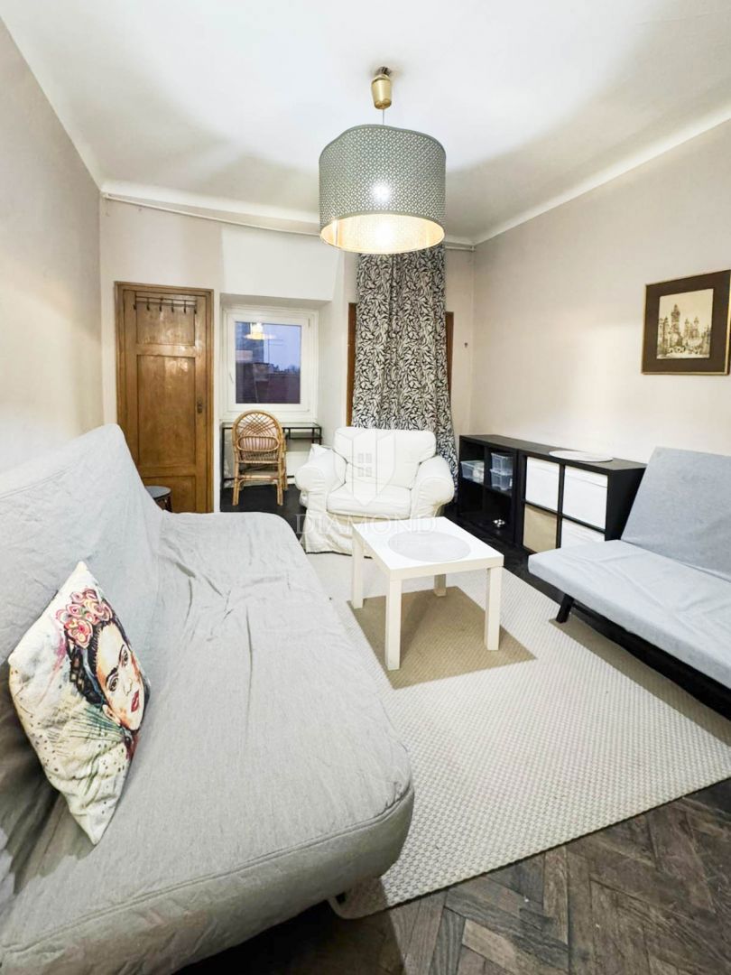 Zagreb, Center! Trisobno stanovanje za investicijo!