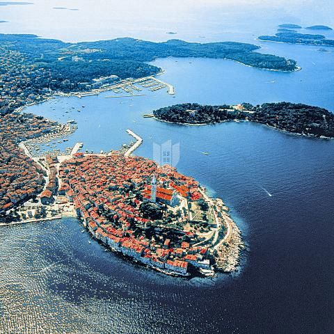 PRILOŽNOST! ROVINJ! GARAŽNO MESTO!