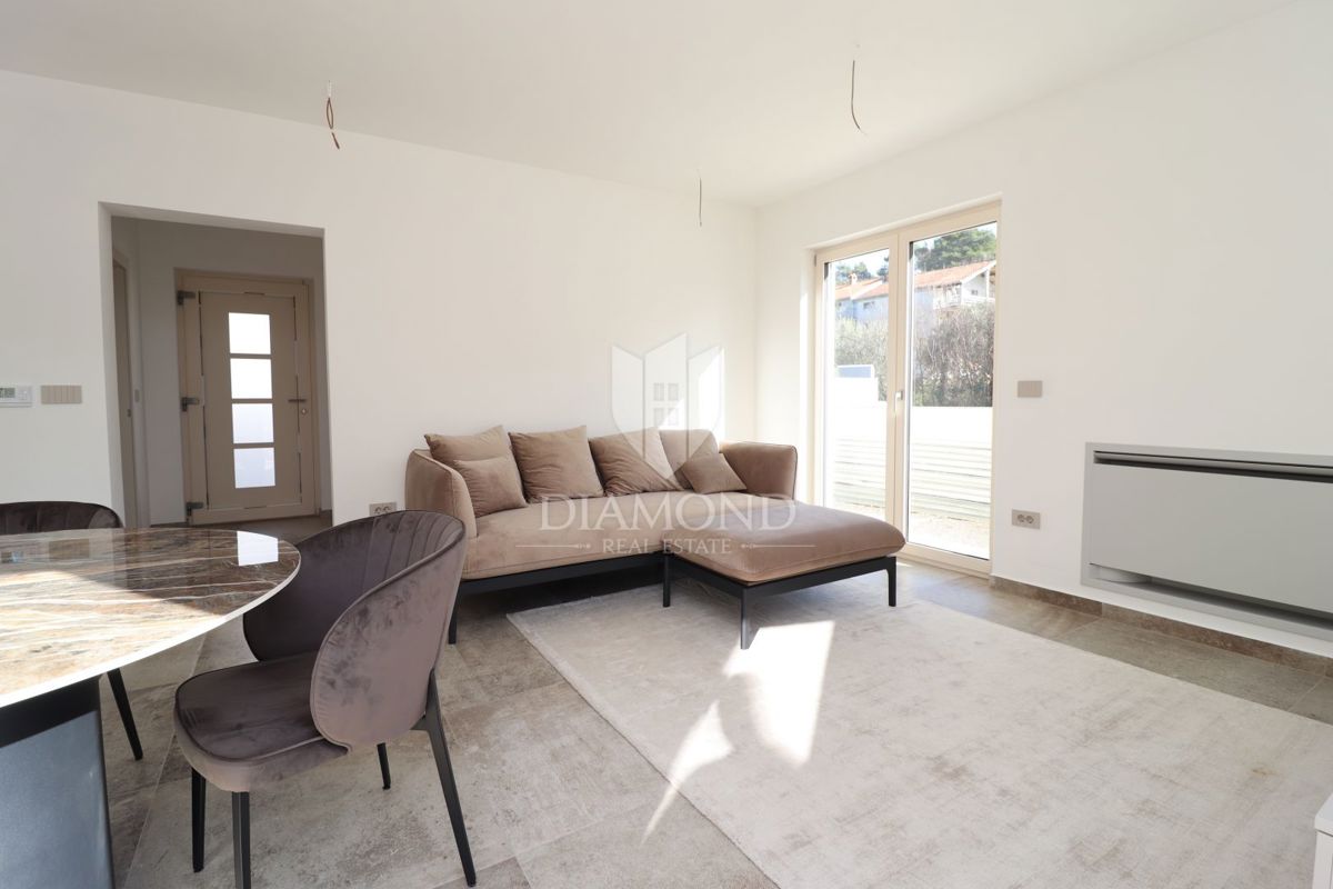 Poreč, okolica, opremljena hiša le nekaj korakov od morja