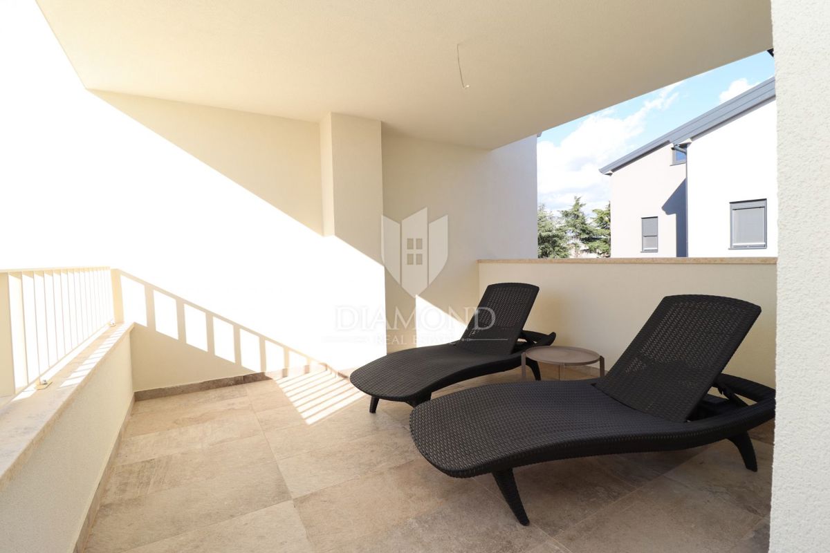 Poreč, okolica, opremljena hiša le nekaj korakov od morja