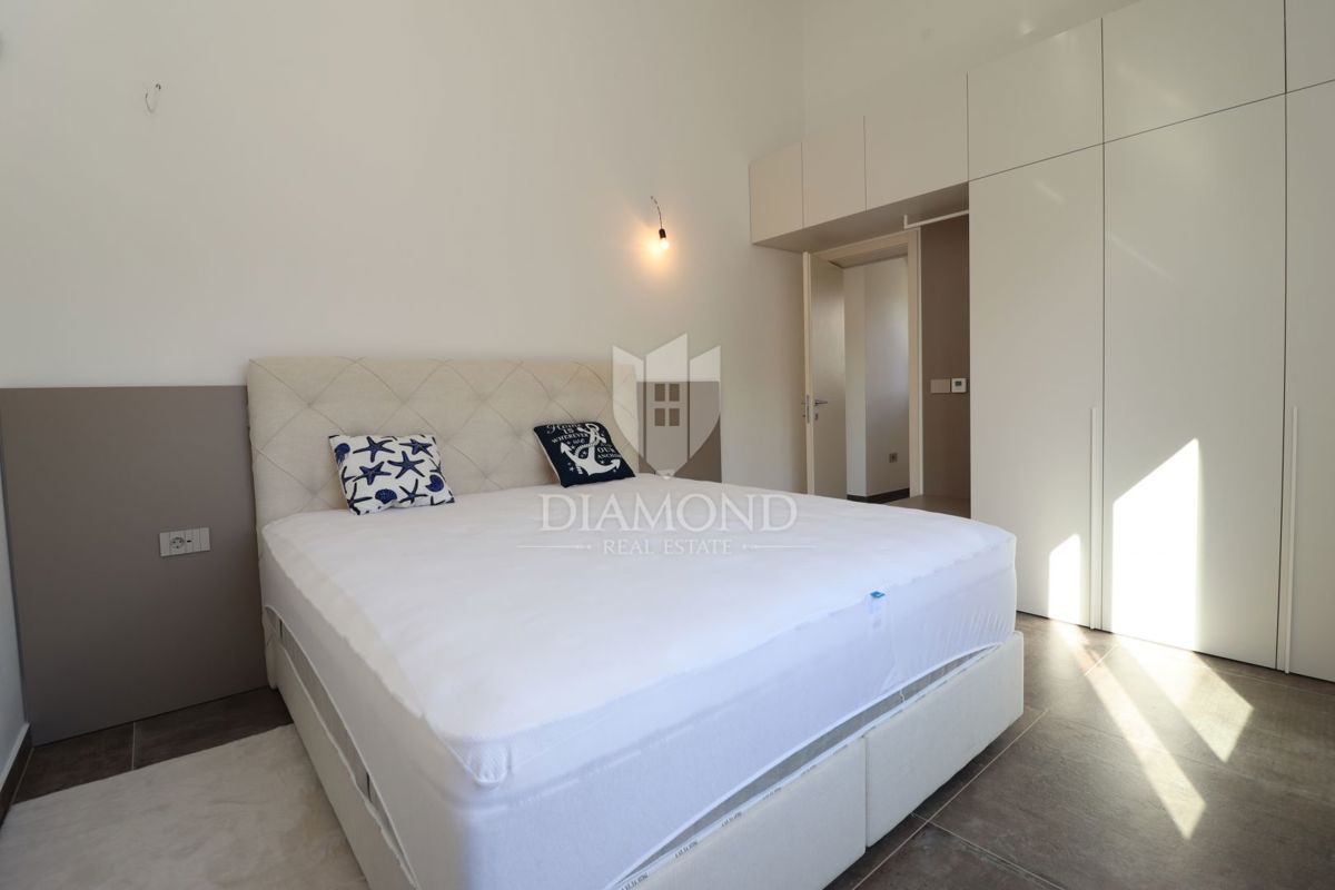 Poreč, okolica, opremljena hiša le nekaj korakov od morja