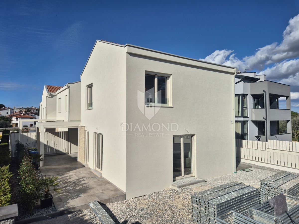 Poreč, okolica, opremljena hiša le nekaj korakov od morja