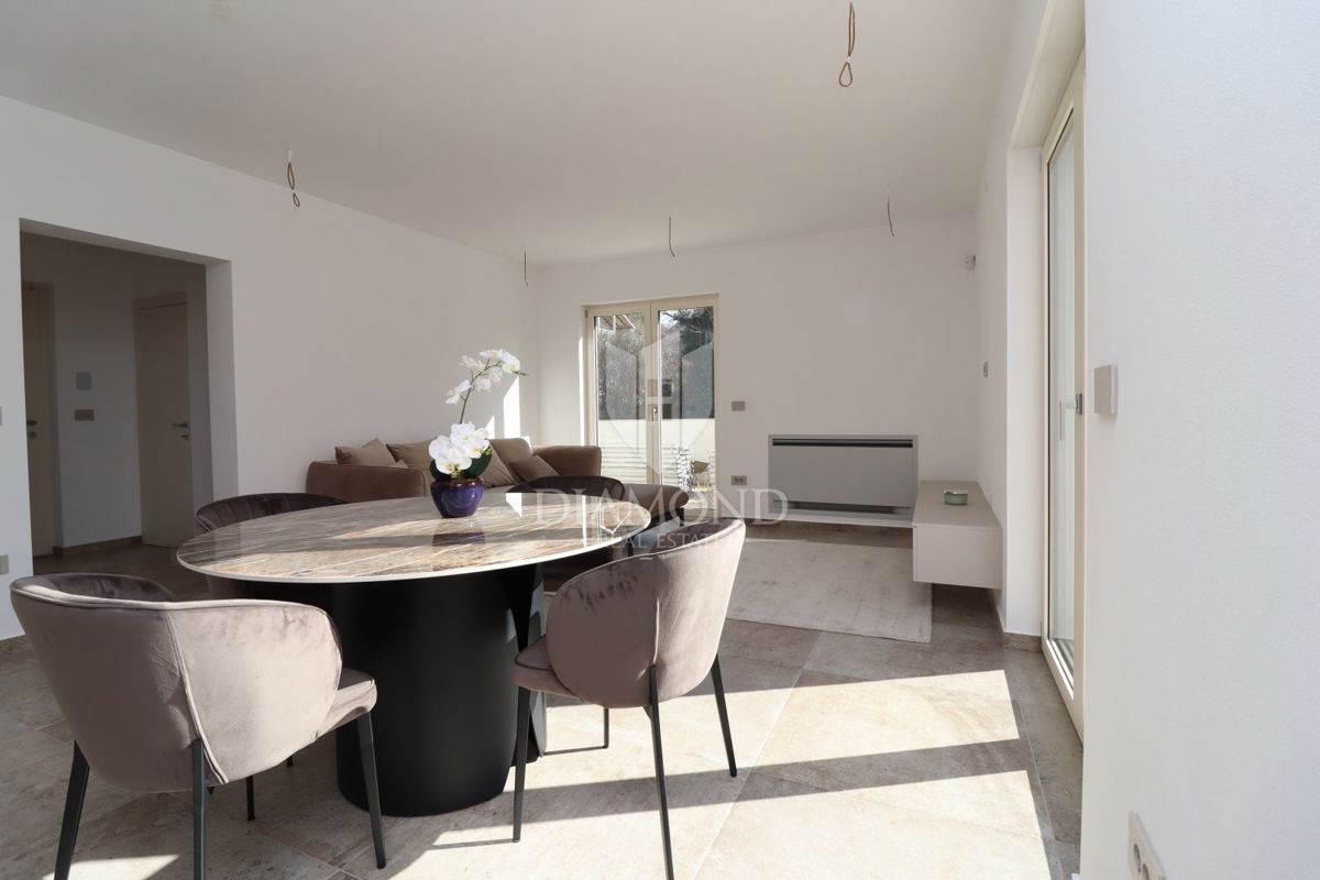 Poreč, okolica, opremljena hiša le nekaj korakov od morja