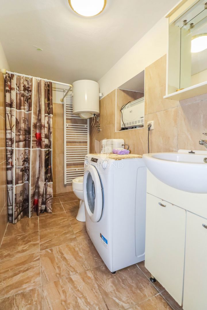 Dve prostorni hiši v bližini Svetvinčenta