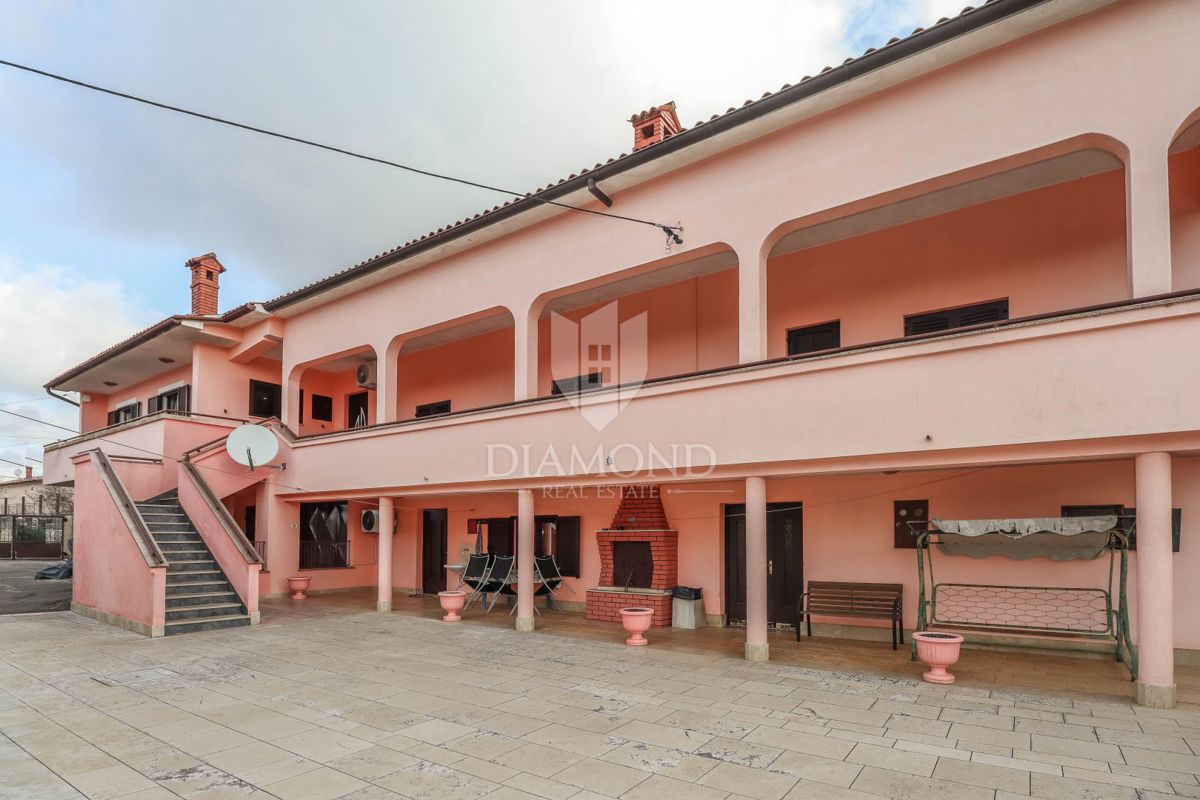 Dve prostorni hiši v bližini Svetvinčenta