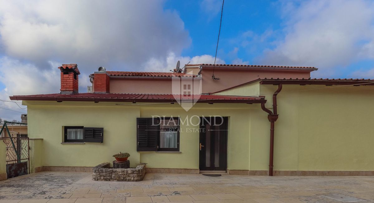 Dve prostorni hiši v bližini Svetvinčenta