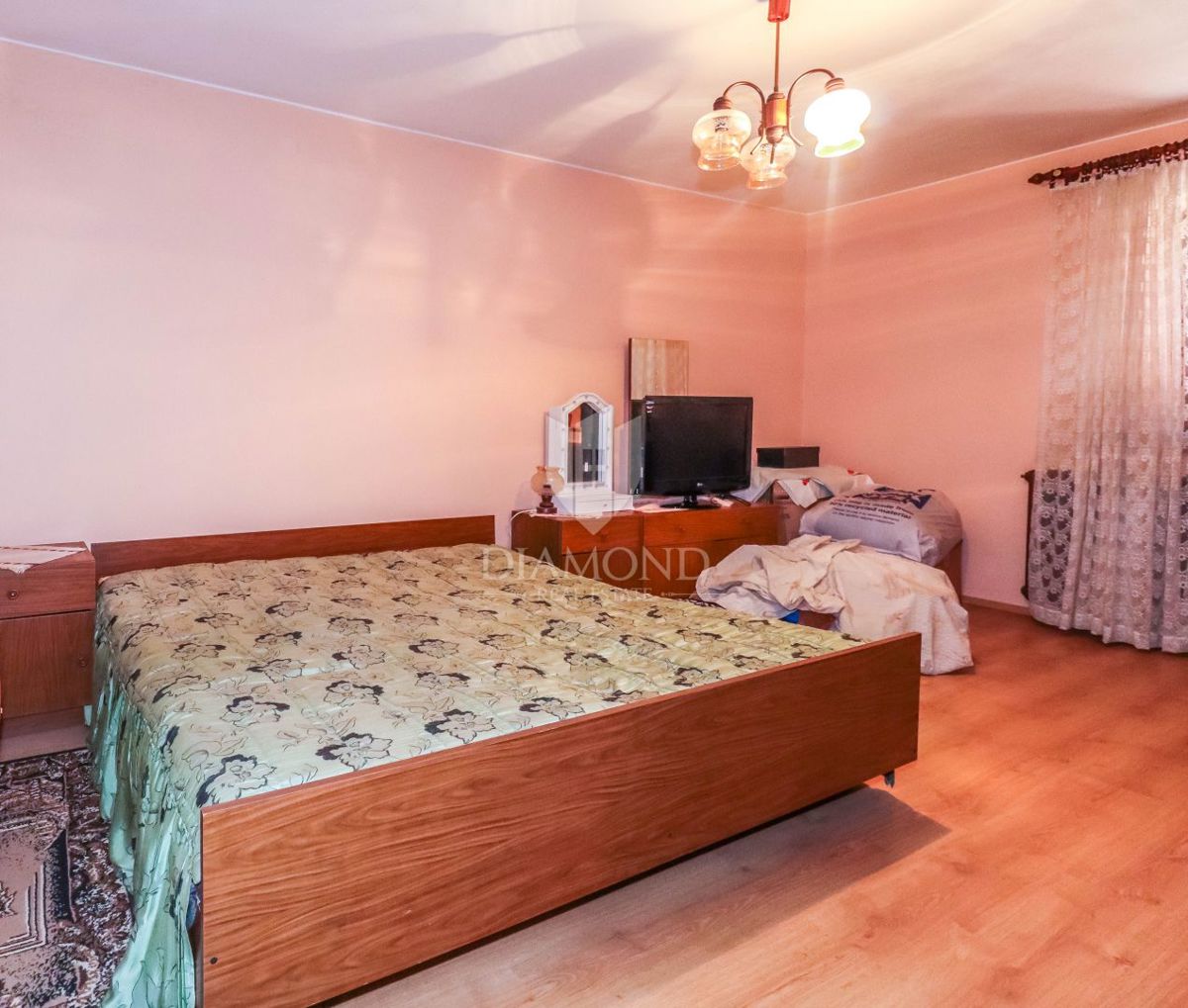 Dve prostorni hiši v bližini Svetvinčenta