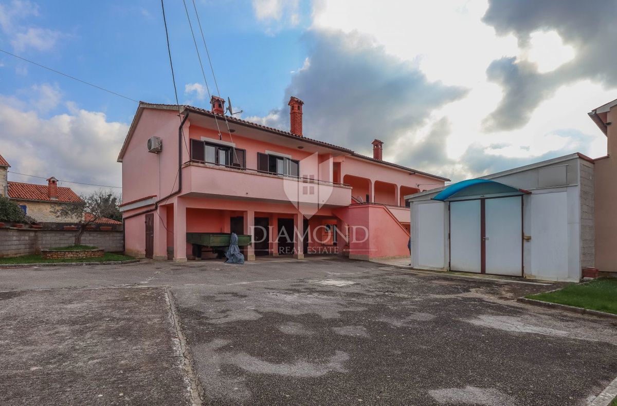 Dve prostorni hiši v bližini Svetvinčenta