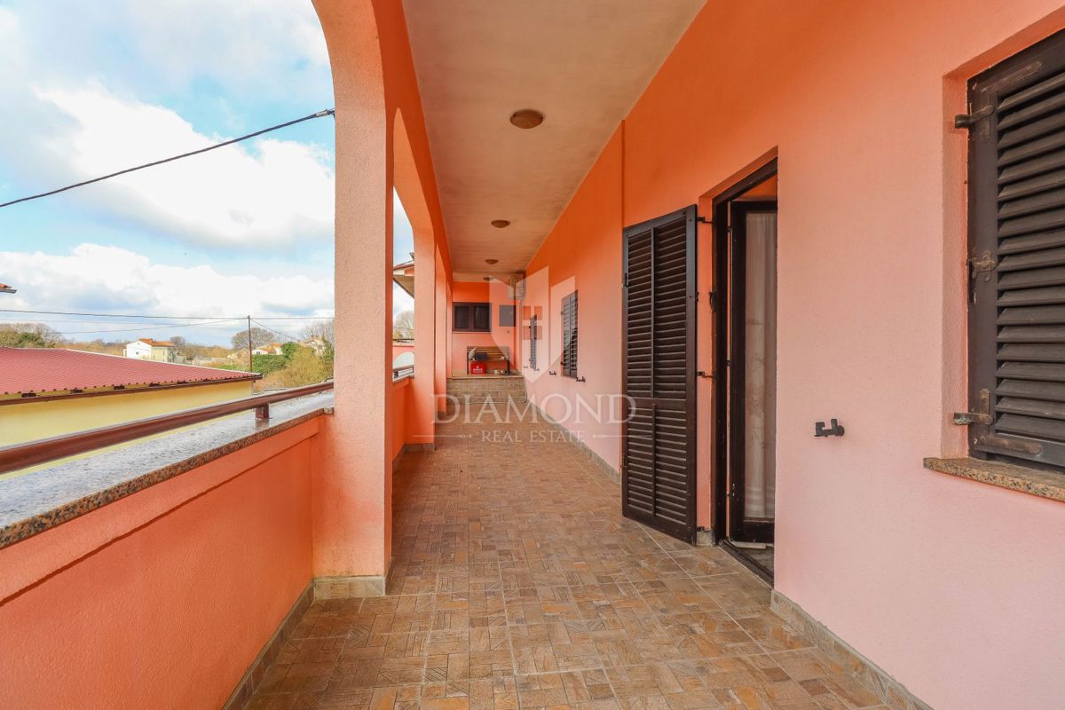 Dve prostorni hiši v bližini Svetvinčenta