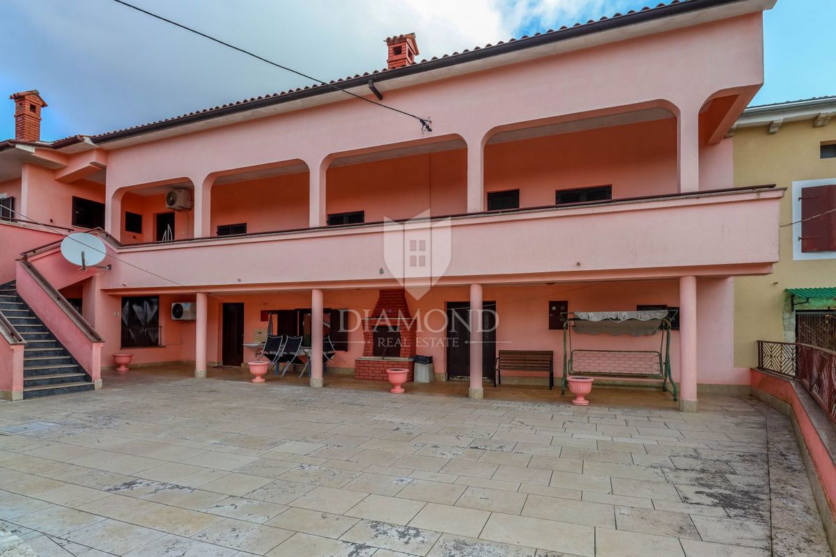 Dve prostorni hiši v bližini Svetvinčenta