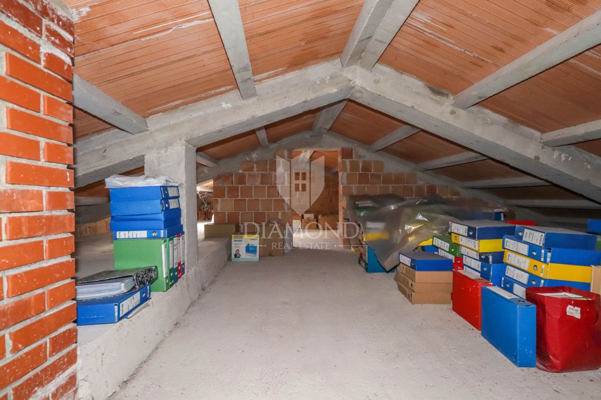 Dve prostorni hiši v bližini Svetvinčenta