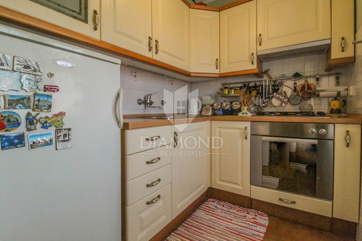 Buje, okolica, samostoječa hiša s pogledom na more !