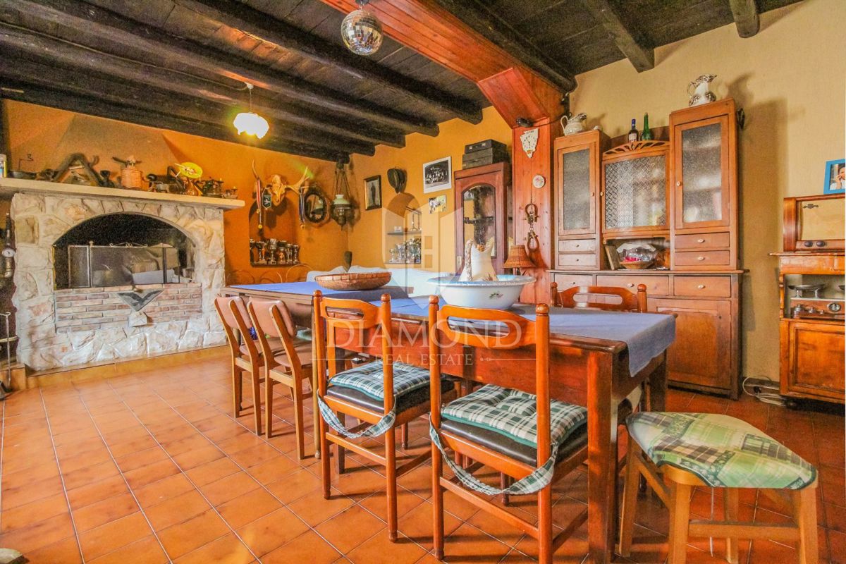 Buje, okolica, samostoječa hiša s pogledom na more !