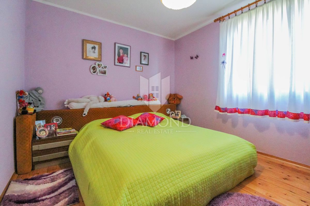 Buje, okolica, samostoječa hiša s pogledom na more !