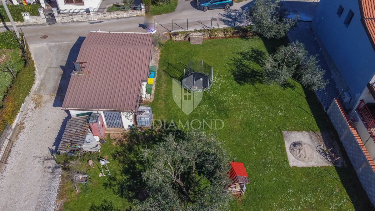 Buje, okolica, samostoječa hiša s pogledom na more !