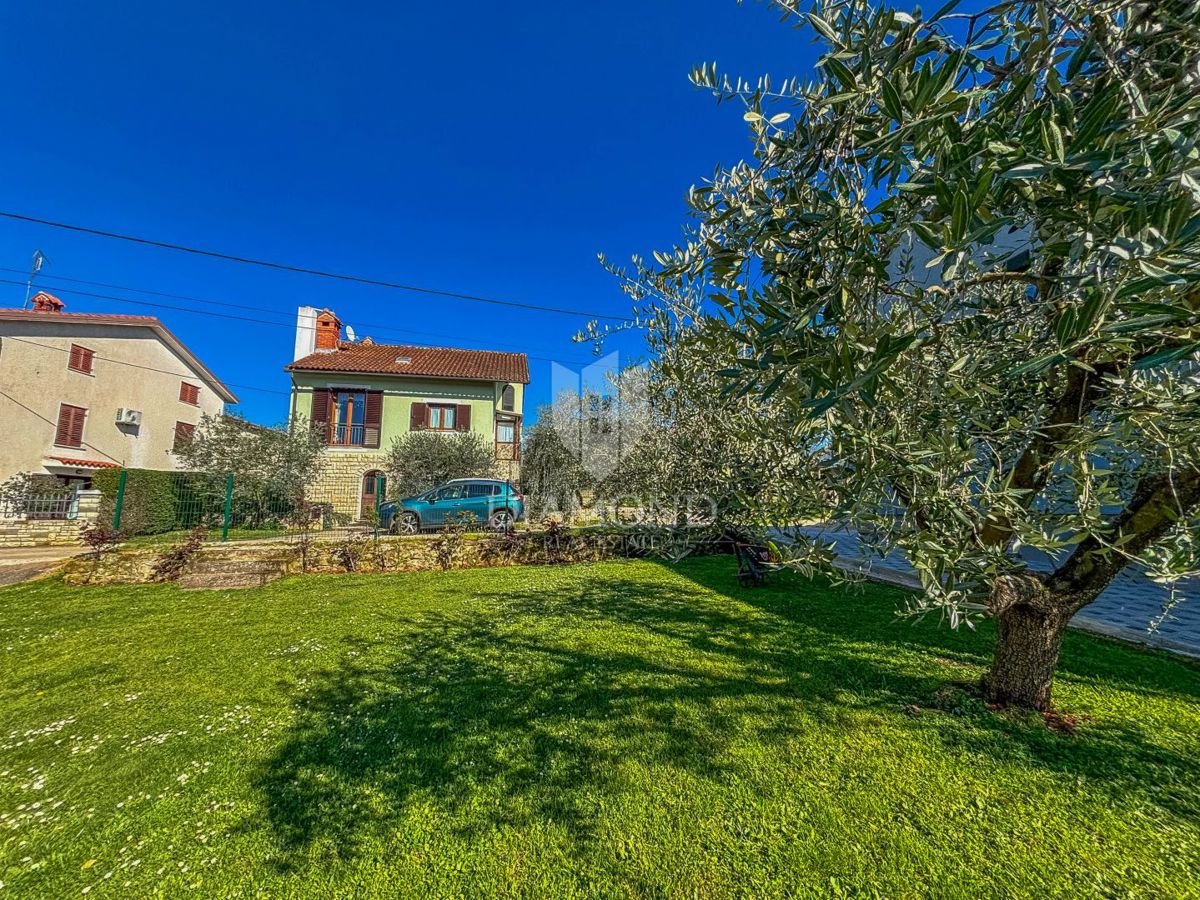 Buje, okolica, samostoječa hiša s pogledom na more !