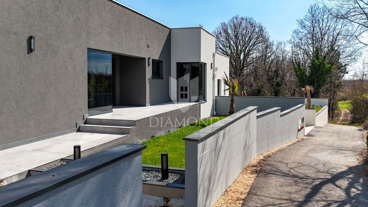 Okolica Barbana, čudovita novozgrajena počitniška hiša