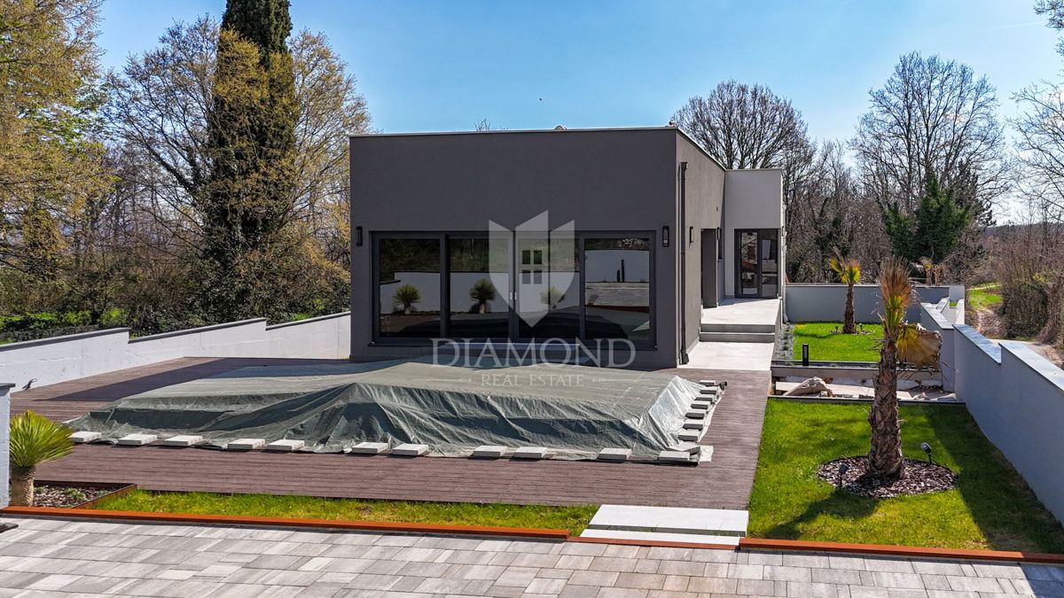 Okolica Barbana, čudovita novozgrajena počitniška hiša