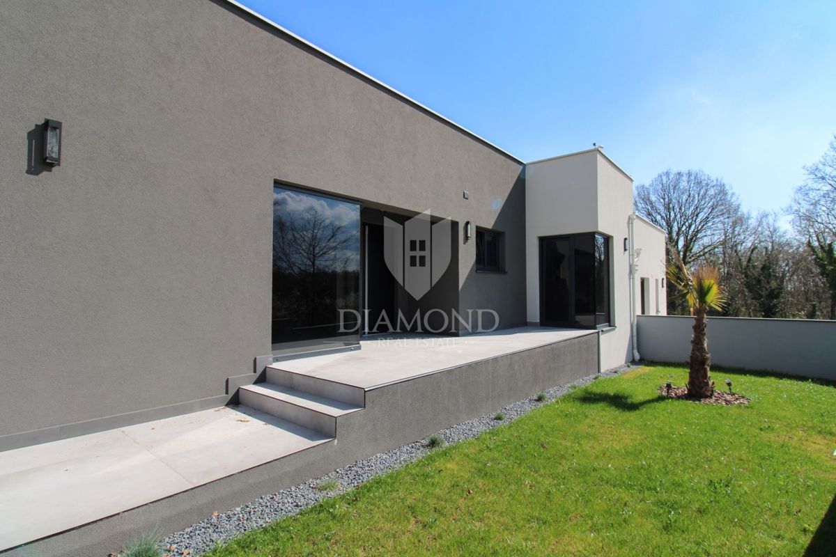 Okolica Barbana, čudovita novozgrajena počitniška hiša