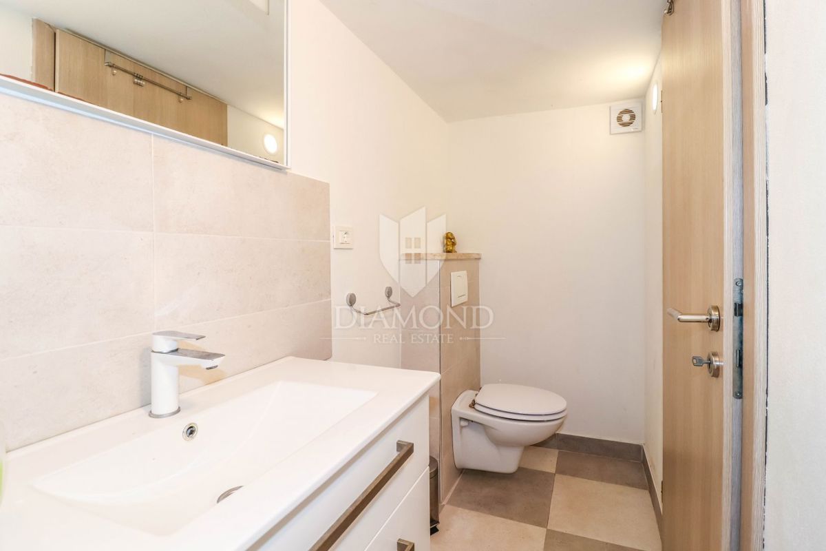 Rovinj, dva studia, prva vrsta do morja - potrebna popolna prenova