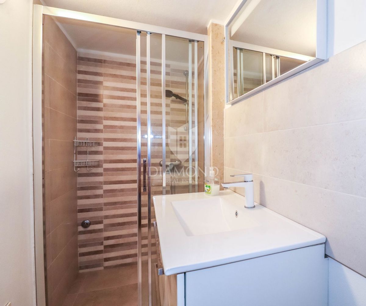 Rovinj, dva studia, prva vrsta do morja - potrebna popolna prenova