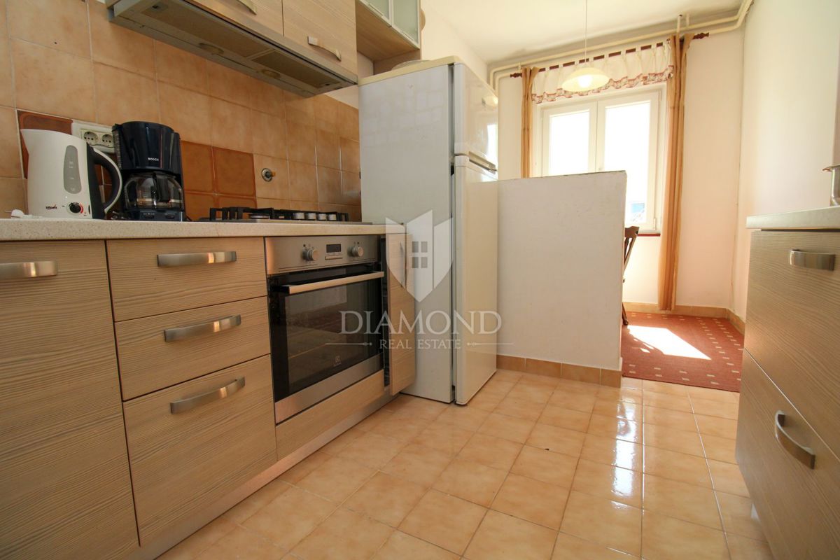 Labin, čudovita družinska hiša s tremi ločenimi stanovanji