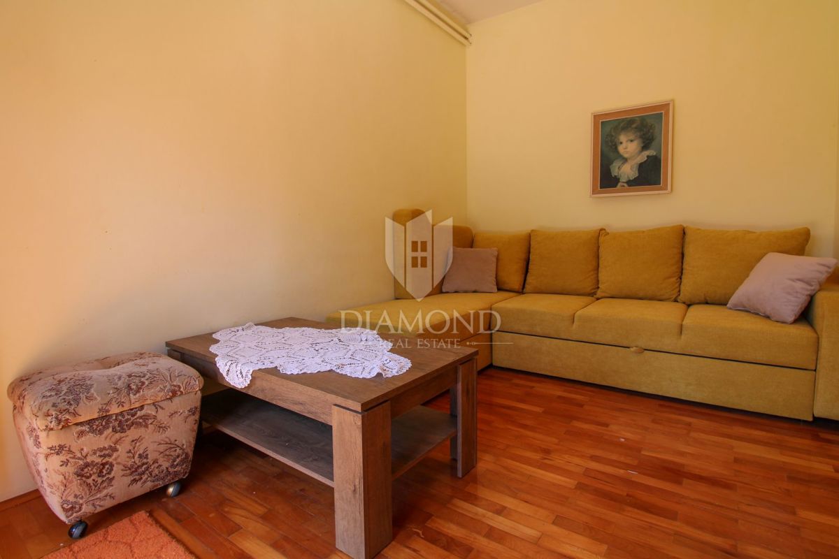 Labin, čudovita družinska hiša s tremi ločenimi stanovanji