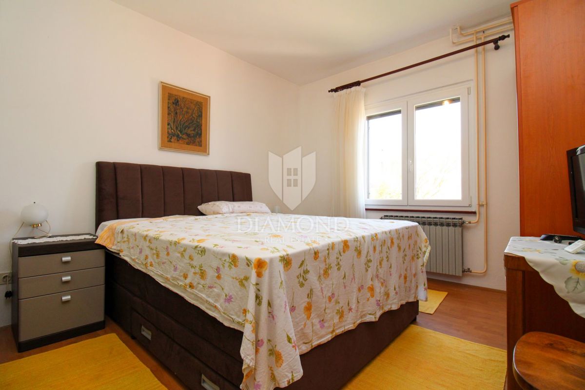 Labin, čudovita družinska hiša s tremi ločenimi stanovanji