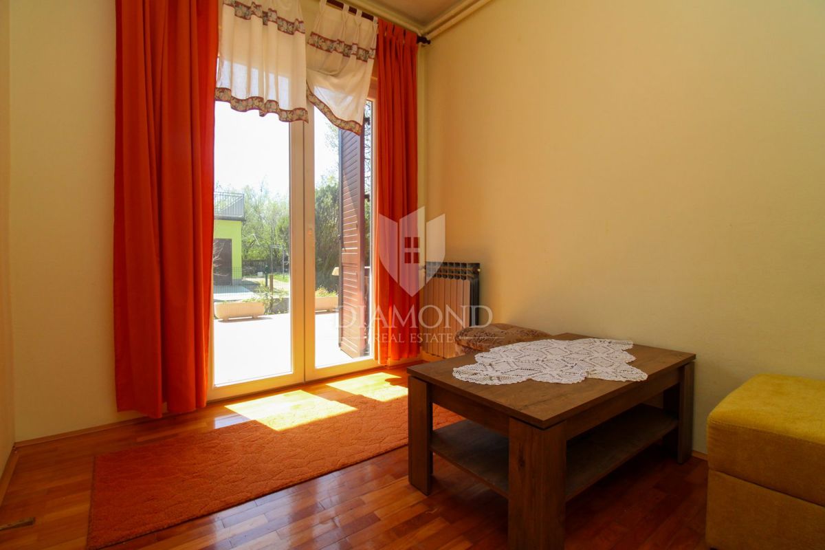 Labin, čudovita družinska hiša s tremi ločenimi stanovanji