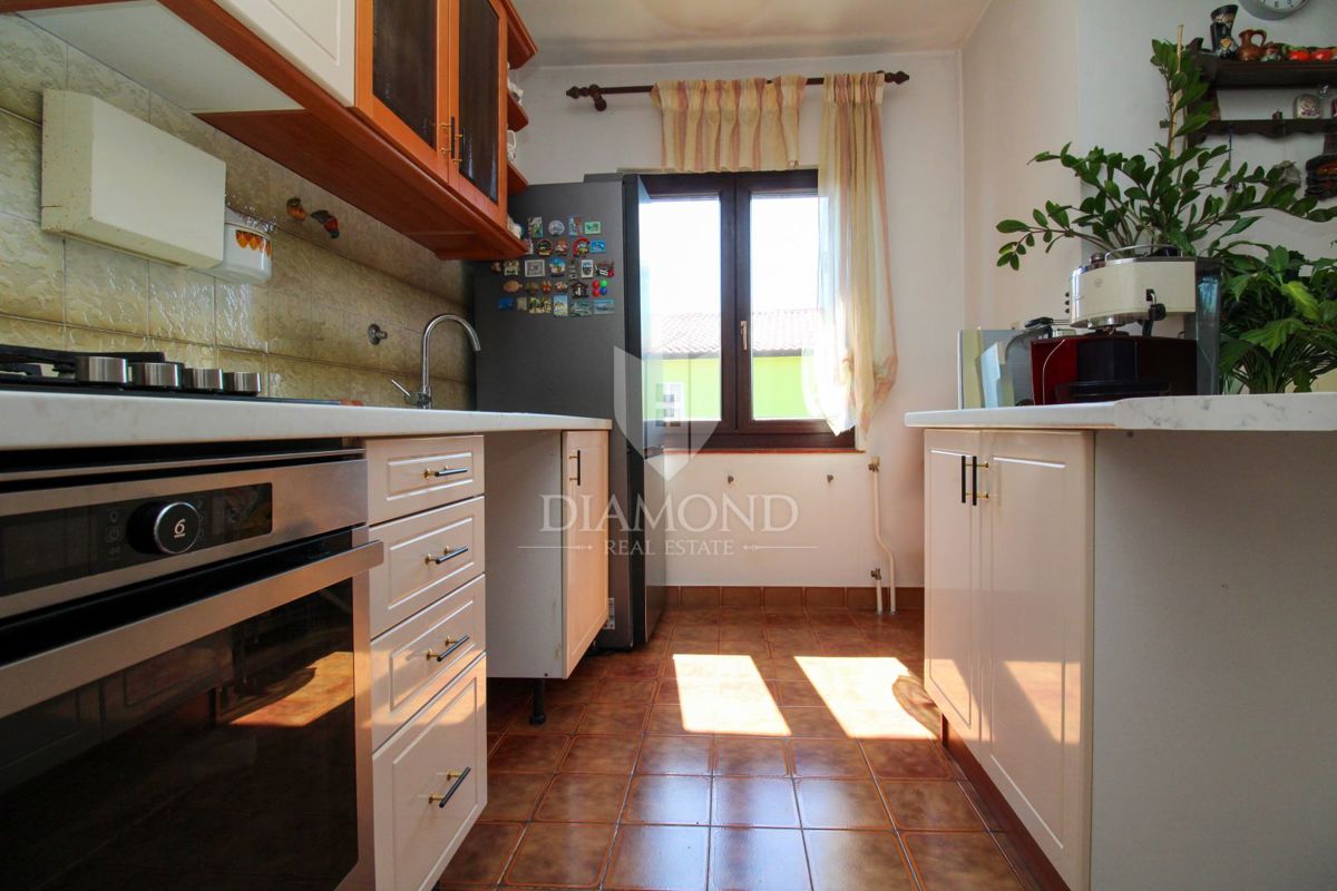 Labin, čudovita družinska hiša s tremi ločenimi stanovanji