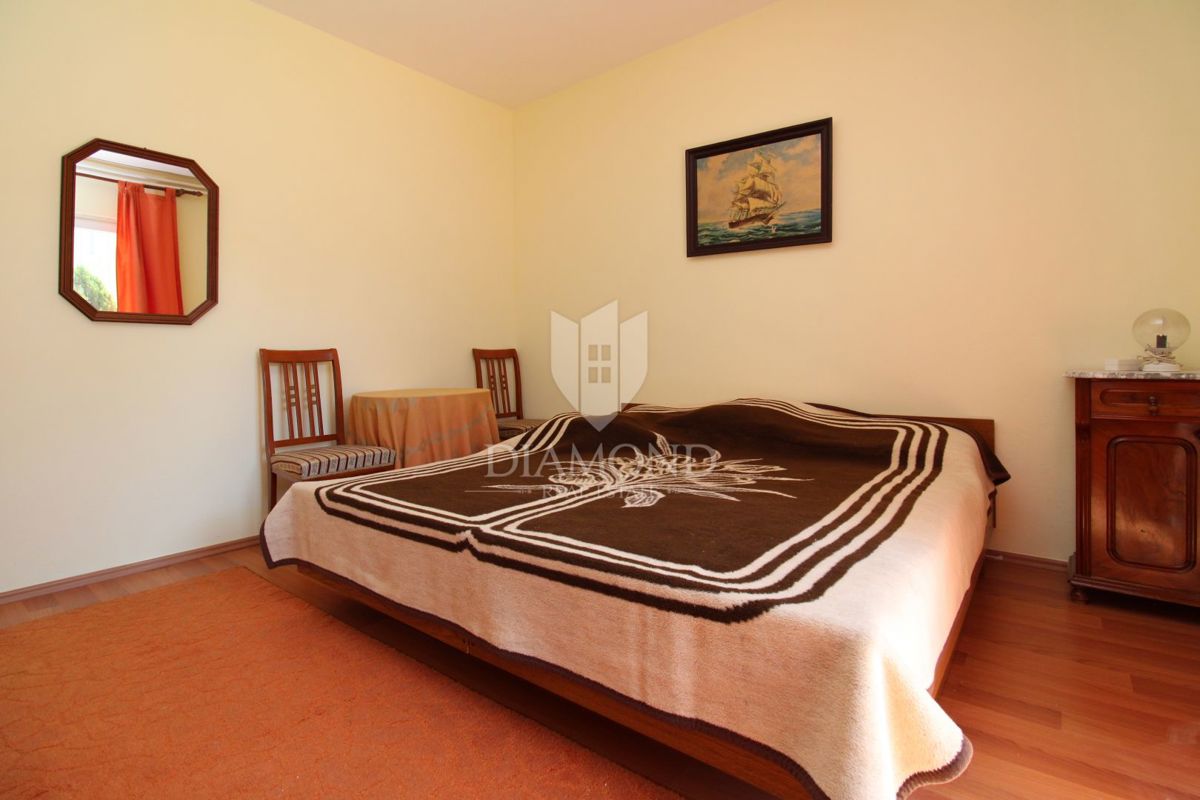 Labin, čudovita družinska hiša s tremi ločenimi stanovanji