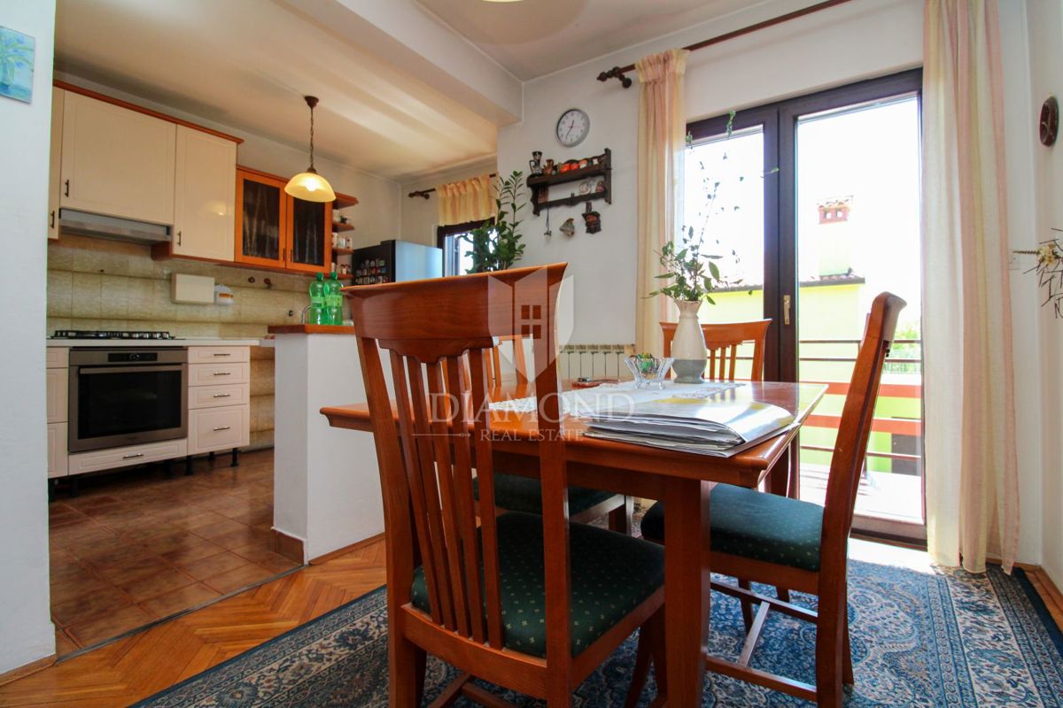 Labin, čudovita družinska hiša s tremi ločenimi stanovanji