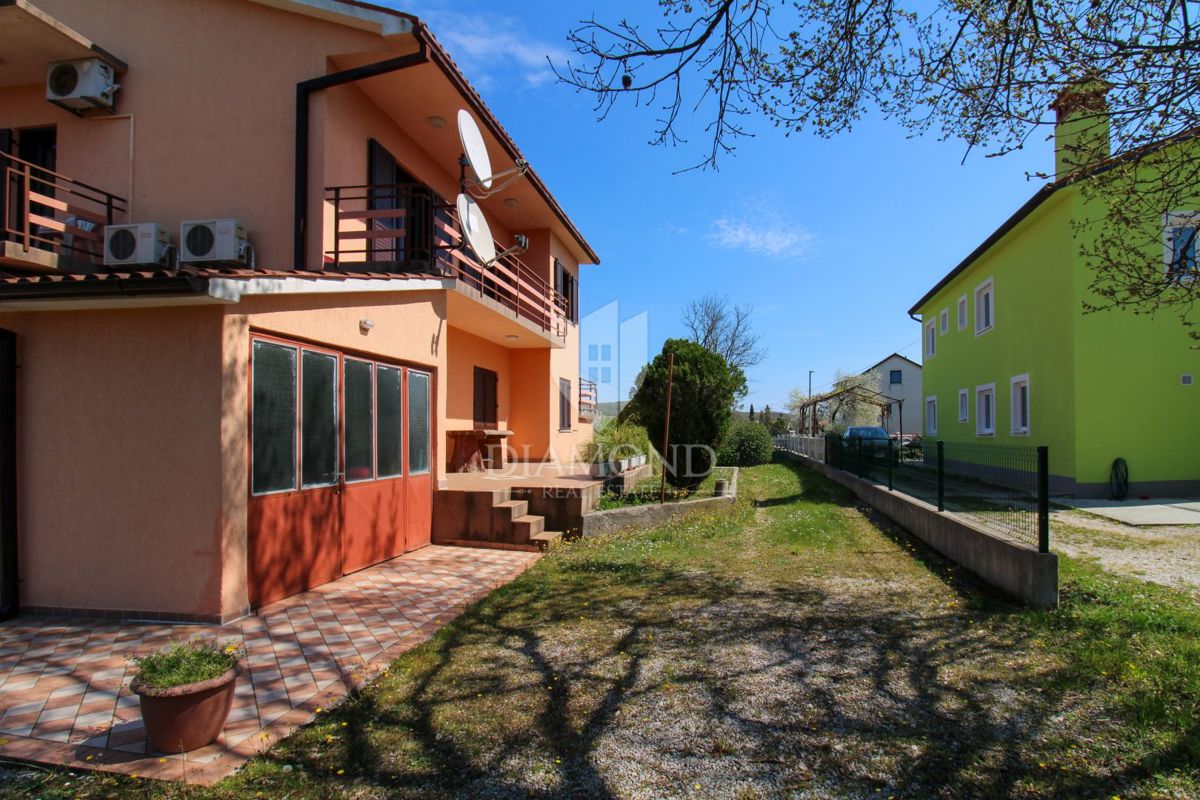 Labin, čudovita družinska hiša s tremi ločenimi stanovanji