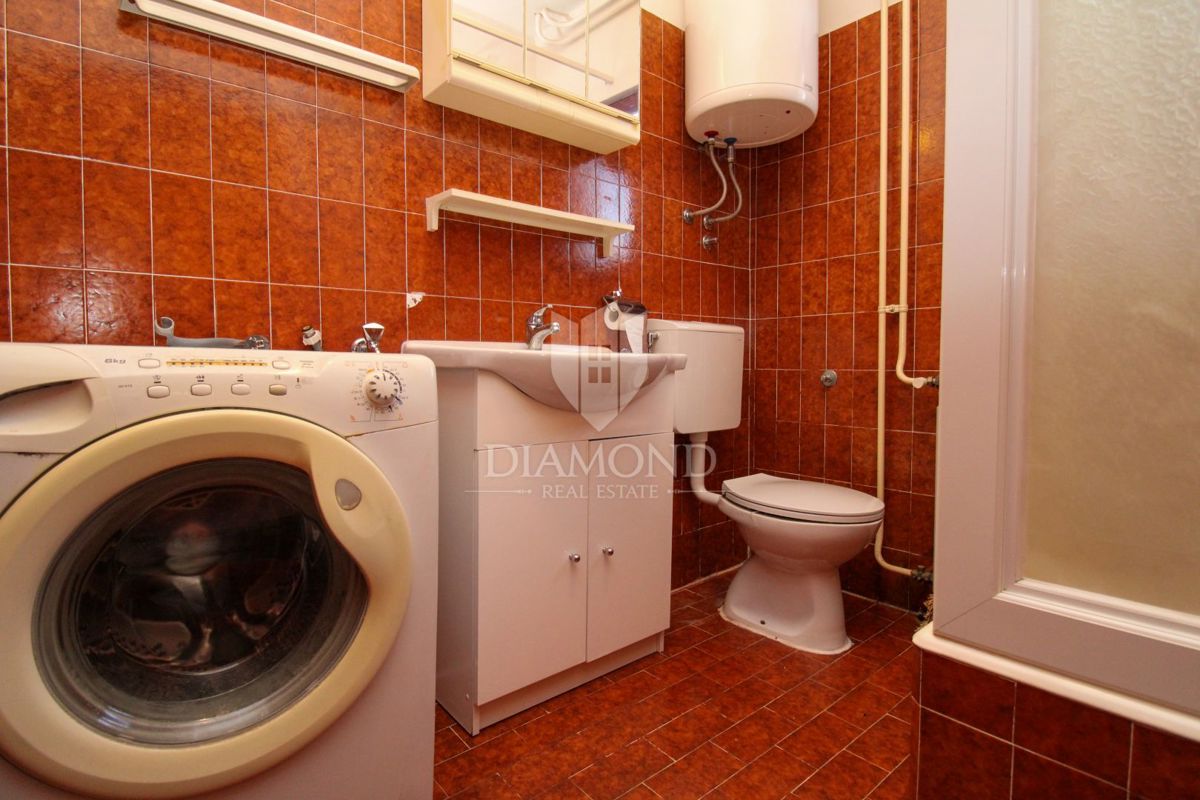 Labin, čudovita družinska hiša s tremi ločenimi stanovanji