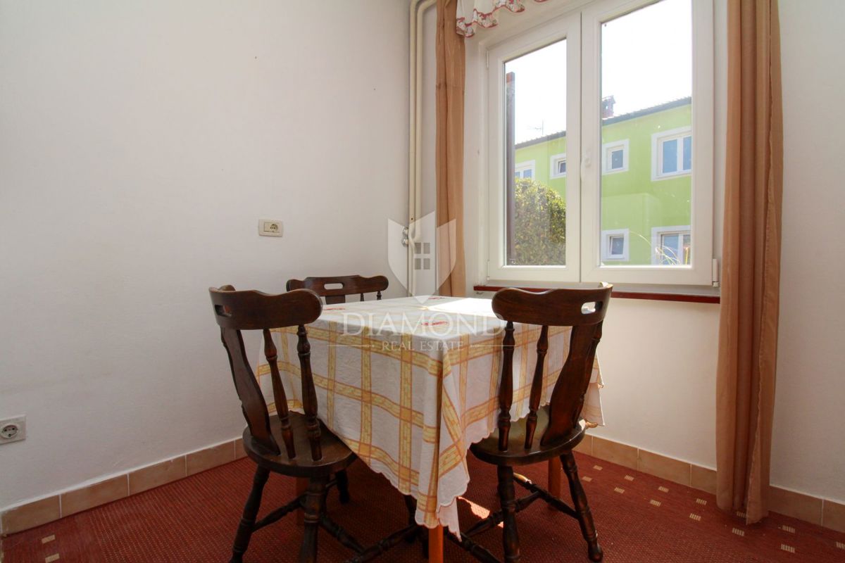 Labin, čudovita družinska hiša s tremi ločenimi stanovanji